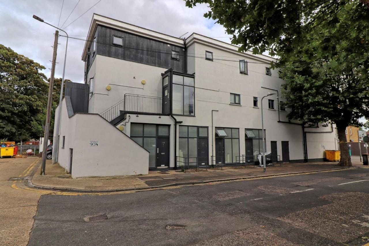 Urban Stylish Apartment - Southend Stays Exterior photo
